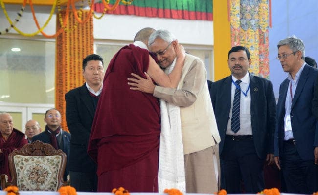 दलाई लामा से मिले मुख्यमंत्री, कहा- बुद्ध का मार्ग अपनाया और न्याय के साथ किया विकास