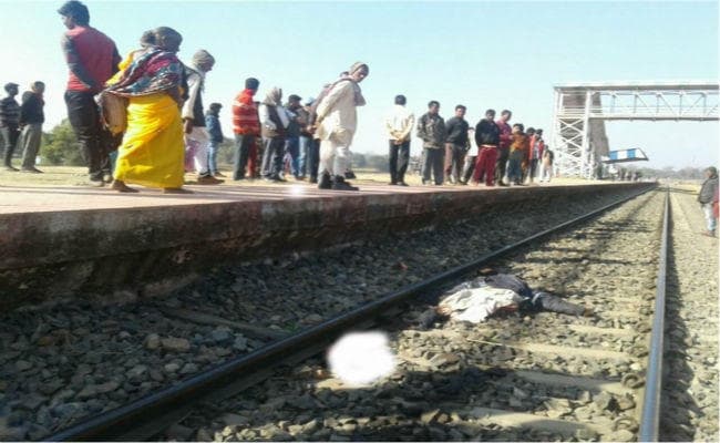 लोहरदगा : नगजुवा स्टेशन में रेल से कटकर वृद्ध की मौत, ट्रेन से उतरने के क्रम में हुआ हादसा