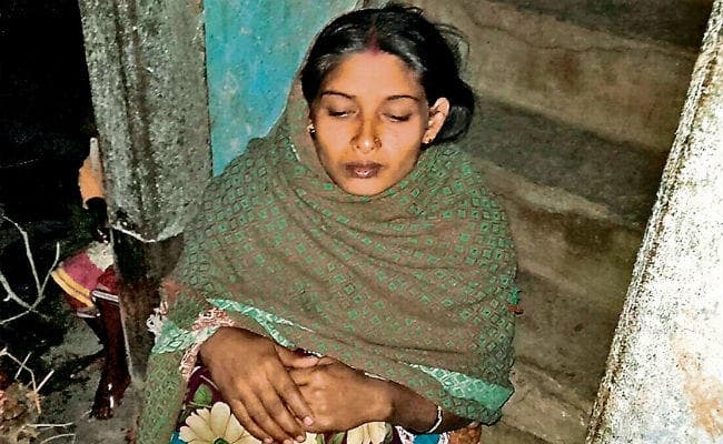 झारखंड : ओडीएफ घोषित कोडरमा जिले का सच, डीडीसी ने बताया साधन संपन्न, सीओ ने परिजनों को दो हजार रुपये, कंबल व 50 किलो चावल की मदद दी