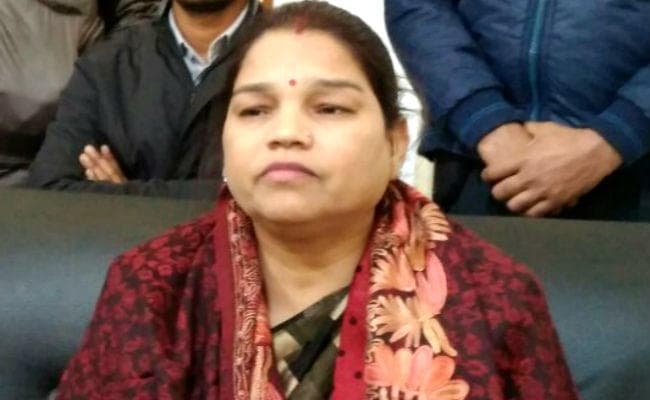 CM की समीक्षा बैठक : नीतीश के साथ मंच साझा नहीं किये जाने पर भड़कीं लोजपा सांसद, बैठक का किया बहिष्कार