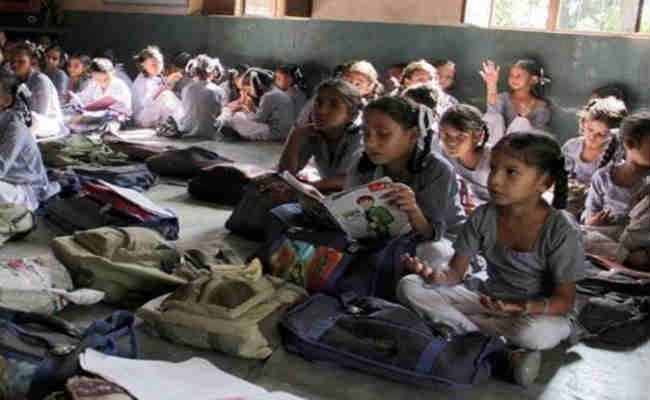 नोएडा में दो कंपनियों ने 46 सरकारी स्कूलों को गोद लिया