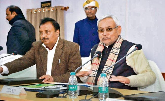 बिहार : लोक शिकायतों की डीएम करें निगरानी : नीतीश कुमार