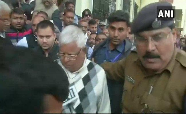 जेल में लालू को सता रही है ठंड, खा रहे हैं अपने ही लगाये कदम के पेड़ की चटनी