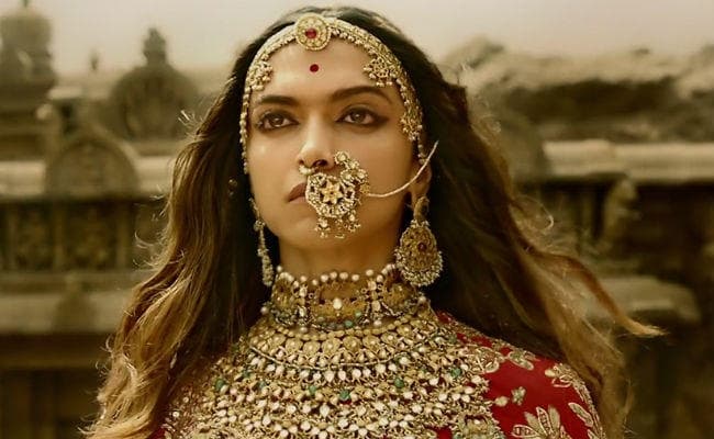 ''पद्मावत'' के दृश्यों में कांटछांट की खबर पूरी तरह गलत: प्रसून जोशी