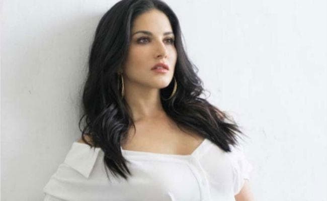 फिल्ममेकर का बयान- सनी लियोनी की फिल्‍मों में राष्‍ट्रगान बजाने से...