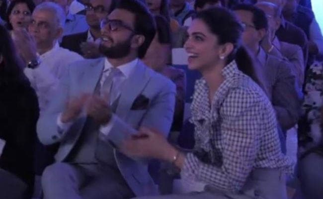 सगाई की खबरों के बीच दीपिका की फैमिली संग दिखे रणवीर सिंह, Viral Video