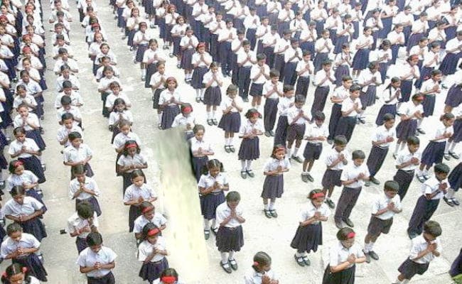 उच्चतम न्यायालय ने केंद्रीय विद्यालयों में कथित हिंदू धर्म प्रार्थना पर सरकार से मांगा जवाब