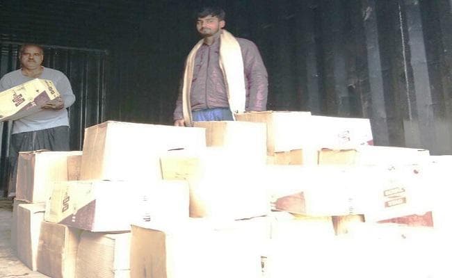 बिहार : गोपालगंज में हरियाणा निर्मित 300 कार्टन विदेशी शराब जब्त