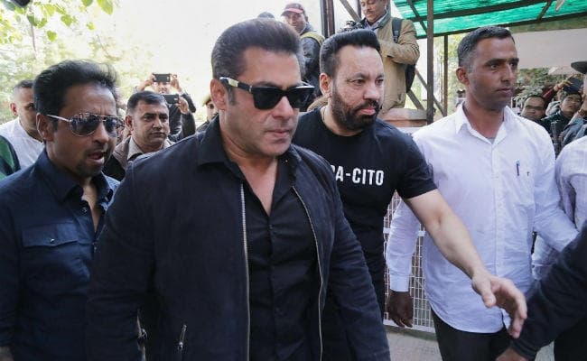 सलमान को जान से मारने की धमकी, ''रेस 3'' के सेट पर घुसे बंदूकधारी, जानें फिर क्‍या हुआ...?