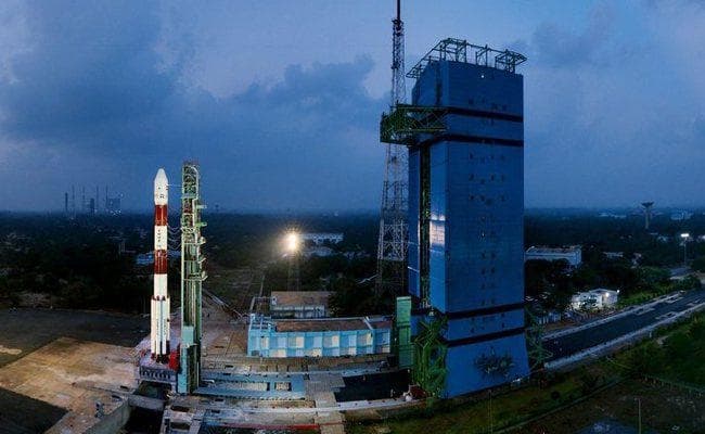इसरो के 100वें उपग्रह के प्रक्षेपण की उलटी गिनती शुरू, साथ में प्रक्षेपित होंगे छह अन्य देशों के उपग्रह