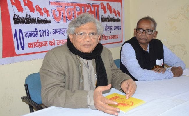 धनबाद पहुंचे सीताराम येचुरी, कहा - देश को मोदी सरकार से मुक्ति चाहिए