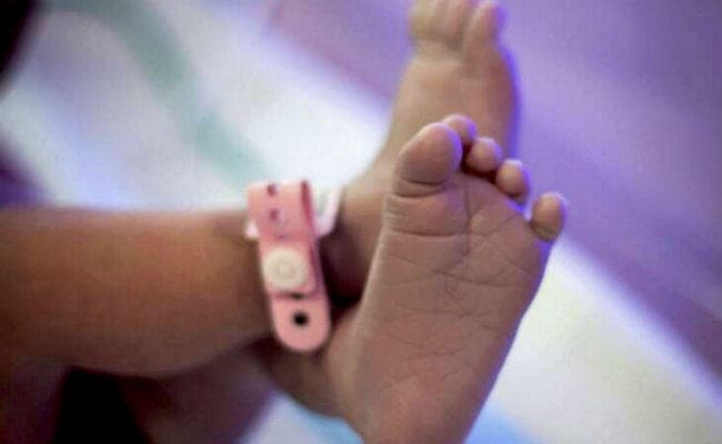 ''हम दो हमारे दो'' का सपना अभी भी अधूरा, लेकिन कम हुई है जन्मदर, मुसलमानों में अभी भी सबसे ज्यादा