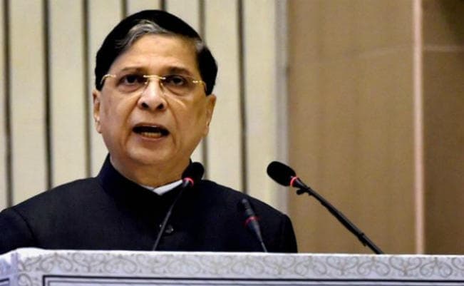 चार जजों के गंभीर आरोप झेल रहे सुप्रीम कोर्ट के चीफ जस्टिस दीपक मिश्रा की ऐसी है शख्सियत