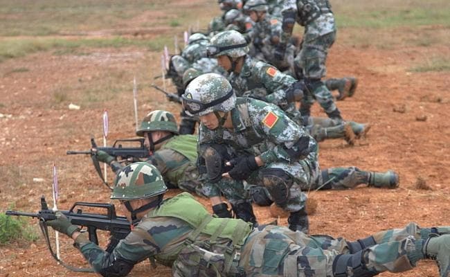 चीन की सेना ने डोकलाम के बाद तिब्बत के पठारी क्षेत्र में सैन्य अभ्यास तेज किये