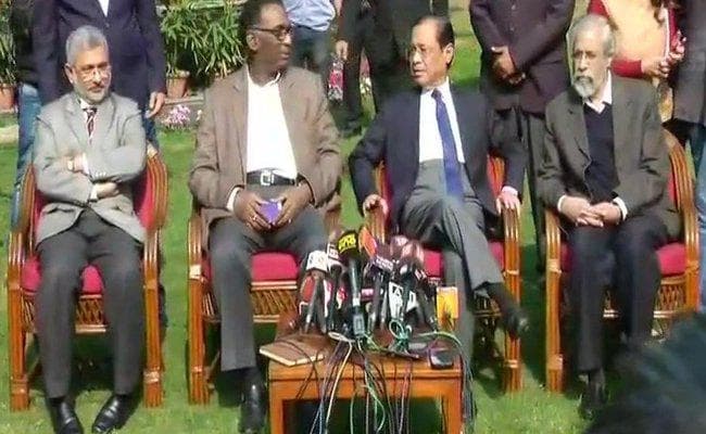 सुप्रीम कोर्ट के चार जजों की प्रेस कांफ्रेंस पर किसने क्या कहा, पढ़ें...