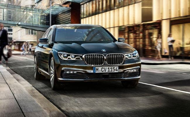 BMW ने की रिकॉर्ड बिक्री, लेकिन Mercedes से अब भी पीछे