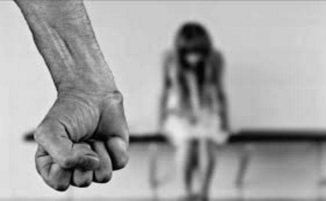 दिल्ली में खाना देने का लालच देकर नाबालिग के साथ सामूहिक बलात्कार