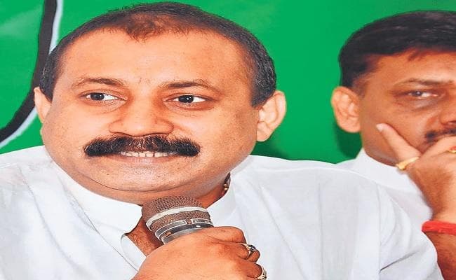 मकर संक्रांति : जदयू के भोज में शामिल हुए कांग्रेस के पूर्व प्रदेश अध्यक्ष अशोक चौधरी, कहा- राजनीति में नहीं कोई पूर्ण विराम