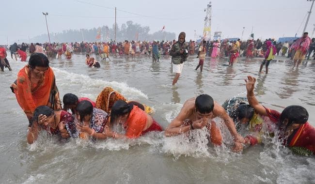 IN PICS: गुलजार हुआ सागरद्वीप, गंगासागर स्नान के लिए श्रद्धालुओं का रेला