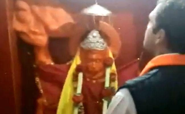 अमेठी पहुंचने से पहले रायबरेली में राहुल गांधी ने की हनुमान मंदिर में पूजा-अर्चना