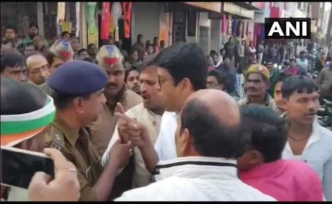 राहुल को अमेठी में करना पड़ा नाराज प्रदर्शनकारियों का सामना, कांग्रेस MLC ने की SP से बहस