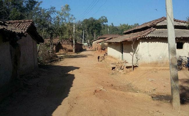 हादसे के बाद गुमला के इस गांव में पसरा सन्नाटा, नहीं जला किसी के घर में चूल्हा, रात भर रोते रहे लोग