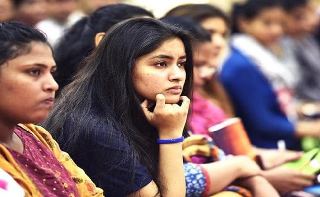 डीयू में लेना है एडमिशन, तो अप्रैल में करा लें रजिस्ट्रे्शन