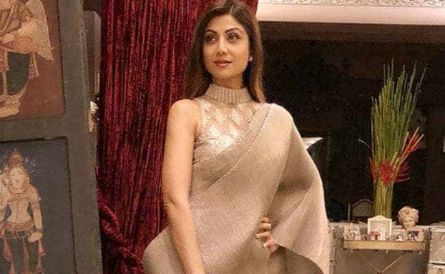 सिल्‍वर मेटालिक‍ साड़ी में शिल्‍पा शेट्टी ने ढाया कहर, जानें इसकी कीमत