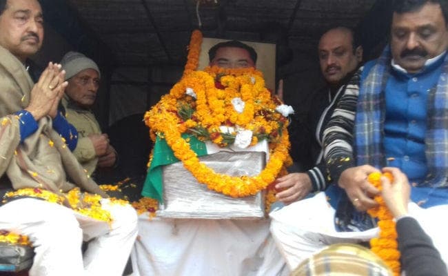 VIDEO : शिवहर पहुंचा रघुनाथ झा का पार्थिव शरीर, लोगों की उमड़ी भीड़