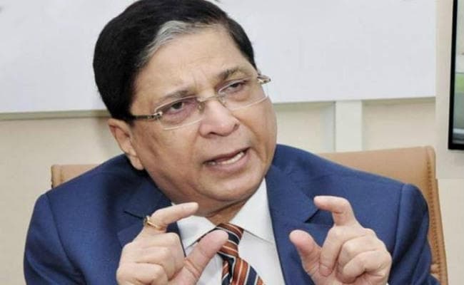 सुप्रीम कोर्ट विवाद सुलझाने के लिए चारों जजों से चीफ जस्टिस ने की मुलाकात