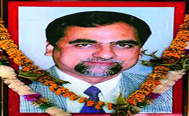 लोया की मौत संबंधी रिपोर्ट याचिकाकर्ताओं को देने का आदेश, पत्रकारों से साझा करने पर रोक