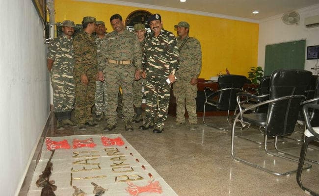 पेटरवार : नक्सली संतोष महतो की सक्रियता पर चरंगी जंगल पहुंची पुलिस, विस्फोटक जब्त