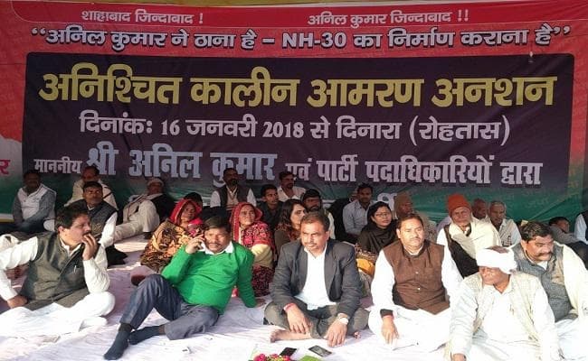 एनएच 30 के पुनर्निर्माण व अन्‍य मांगों को लेकर जनतांत्रिक पार्टी का अनिश्चितकालीन आमरण अनशन शुरू