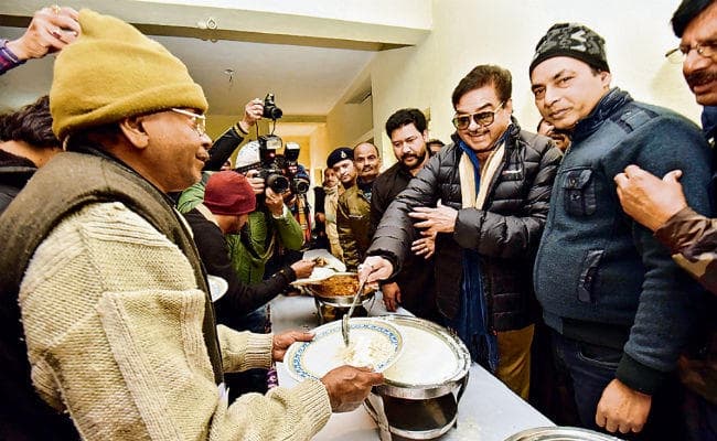 बिहार : ‘शॉटगन’ के दही-चूड़ा भोज में नहीं पहुंचे कोई भाजपा नेता