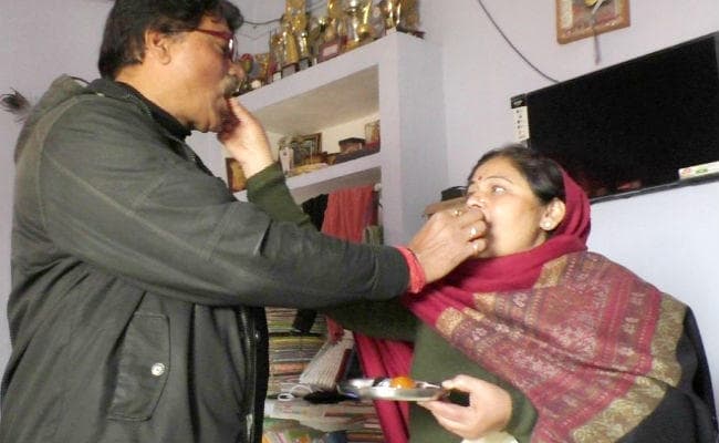 U-19 CRICKET WORLD CUP : अनुकूल की सफलता पर रोसड़ा जश्न, 14 रन देकर चटकाये 5 विकेट