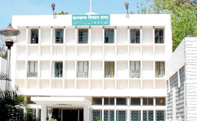 Jharkhand : हंगामे के बीच राज्यपाल ने पढ़ा अभिभाषण, विधानसभा में राजद नेता रघुनाथ झा को दी गयी श्रद्धांजलि