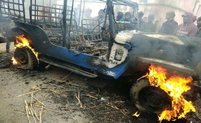 भोजपुर में हॉकर को गोलियों से भूना, आक्रोशित लोगों ने पुलिस जीप फूंकी, थाने पर पथराव, पुलिस ने की फायरिंग