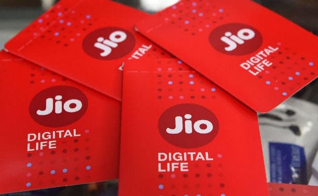 Reliance Jio रिचार्ज पर 100% कैशबैक, JioPhone की डेटा लिमिट भी हुई दोगुनी...!