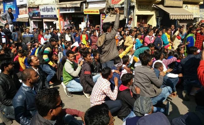 रांची-  छात्रों ने लगाया जेएसएससी और जेपीएससी पर भ्रष्टाचार का आरोप, घंटों किया रास्ता जाम