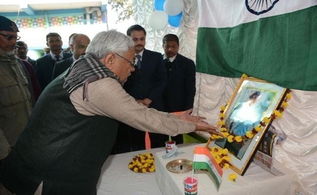 जब सीएम नीतीश की भर आयीं आंखें, दिया हर संभव मदद का भरोसा, पढ़ें