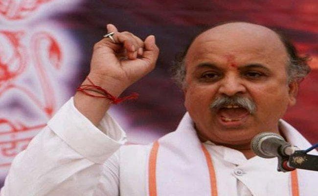 विहिप अध्यक्ष प्रवीण तोगड़िया ने पीएम मोदी पर साधा निशाना