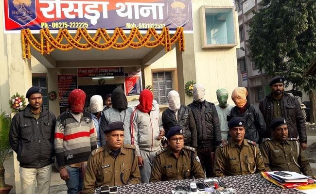 बिहार : स्वर्ण कारोबारी लूटकांड में नगर LJP अध्यक्ष समेत 8 गिरफ्तार, कारीगर संघ का अध्यक्ष निकला मास्टरमाइंड