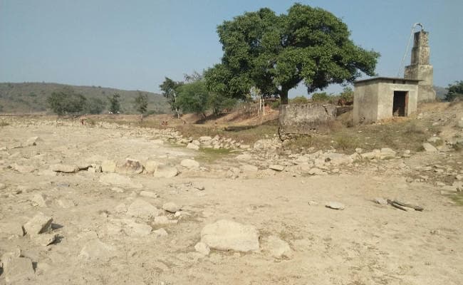 Jharkhand : किसानों का हाल बेहाल, अभी सूख गयी नदी, क्या होगा जब आयेगी गर्मी