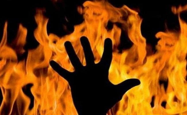 रजाई ओढ़कर सो रही थी पत्नी, उसके बाद पति ने जाे किया वह हैरान कर देने वाला था...