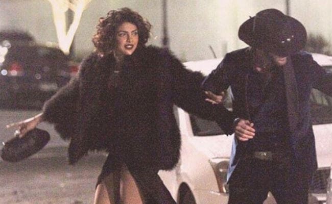 Viral Photo: सोशल मीडिया पर छाई प्रियंका चोपड़ा, न्‍यूयॉर्क की सड़कों पर इस एक्‍टर के साथ...