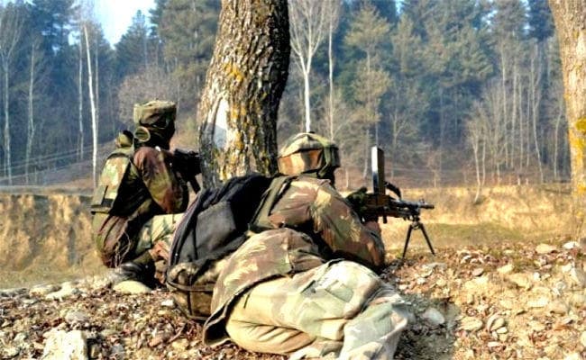 पाकिस्तानी गोलाबारी में बाल-बाल बचे पुलिसकर्मी, एक महिला की मौत