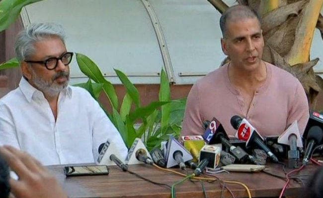 अक्षय कुमार ने किया खुलासा, क्‍यों ''पद्मावत'' के लिए टाली ''पैडमैन'' की रिलीज डेट