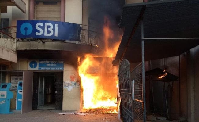खूंटी में एसबीआई का एटीएम खाक, पांच लाख रुपये के नोट व उपकरण जले