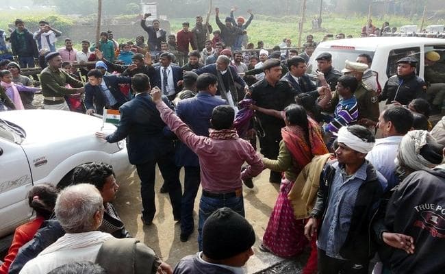 नीतीश के काफिले पर हमला : जांच रिपोर्ट की आड़ में राजनीतिक रोटी सेंकते नेता और पार्टियां, जानें