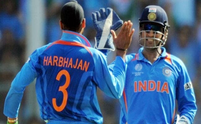 कोहली और टीम इंडिया के समर्थन में उतरे धौनी-भज्जी, बोले…